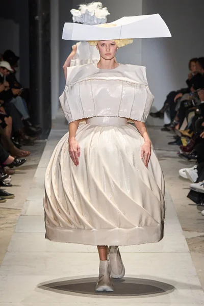 Look 3